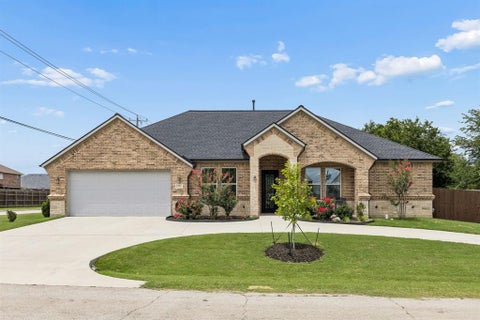 Photo of 101 Sycamore Lane, Roanoke, TX 76262 (MLS # 21418442)