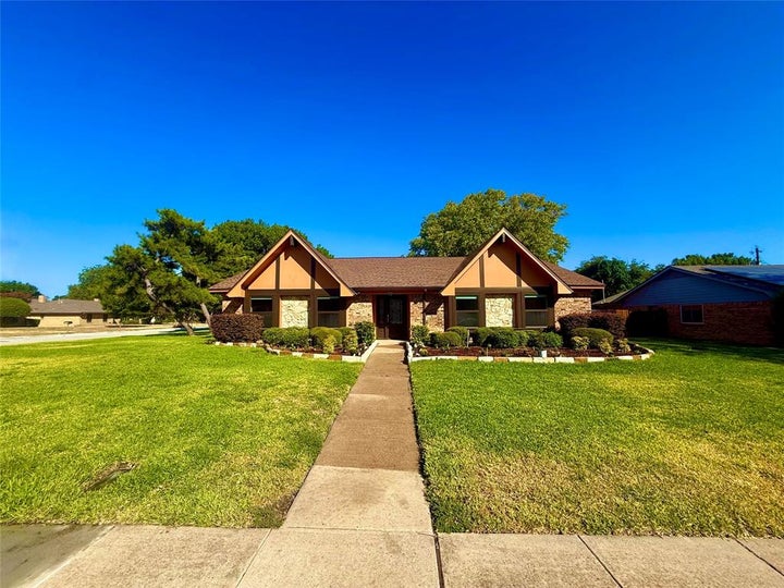 Photo 1 of 28 — 442 Valley Glen Drive, Richardson, TX 75080