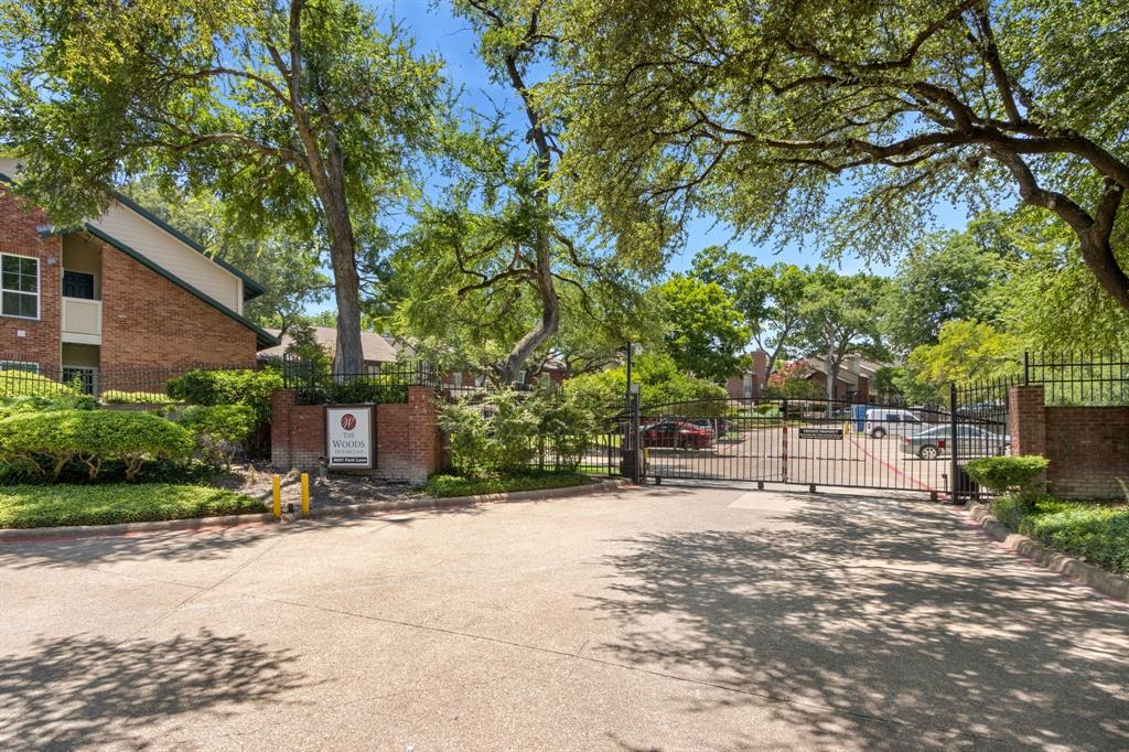 Photo of 8601 Park Lane #221, Dallas, TX 75231 (MLS # 21392013)