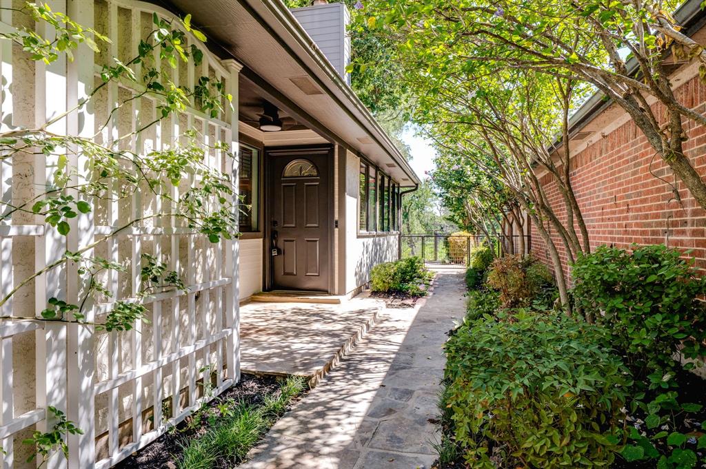 2313 Lacewood Drive