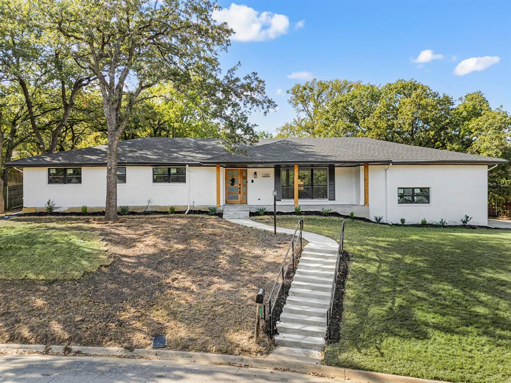 1200 Tanglewood Trail