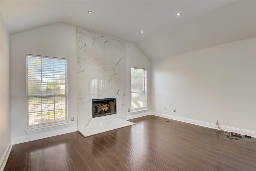 Photo of 919 Kim Lane, Mesquite, TX 75149 (MLS # 21022558)