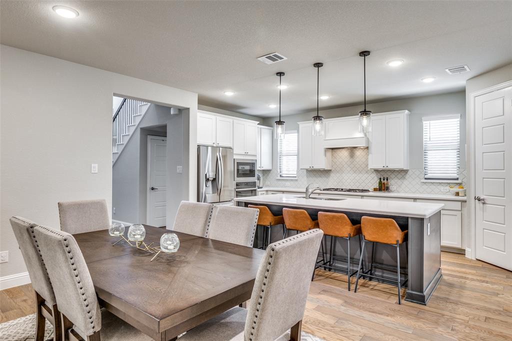2217 Lexington Way