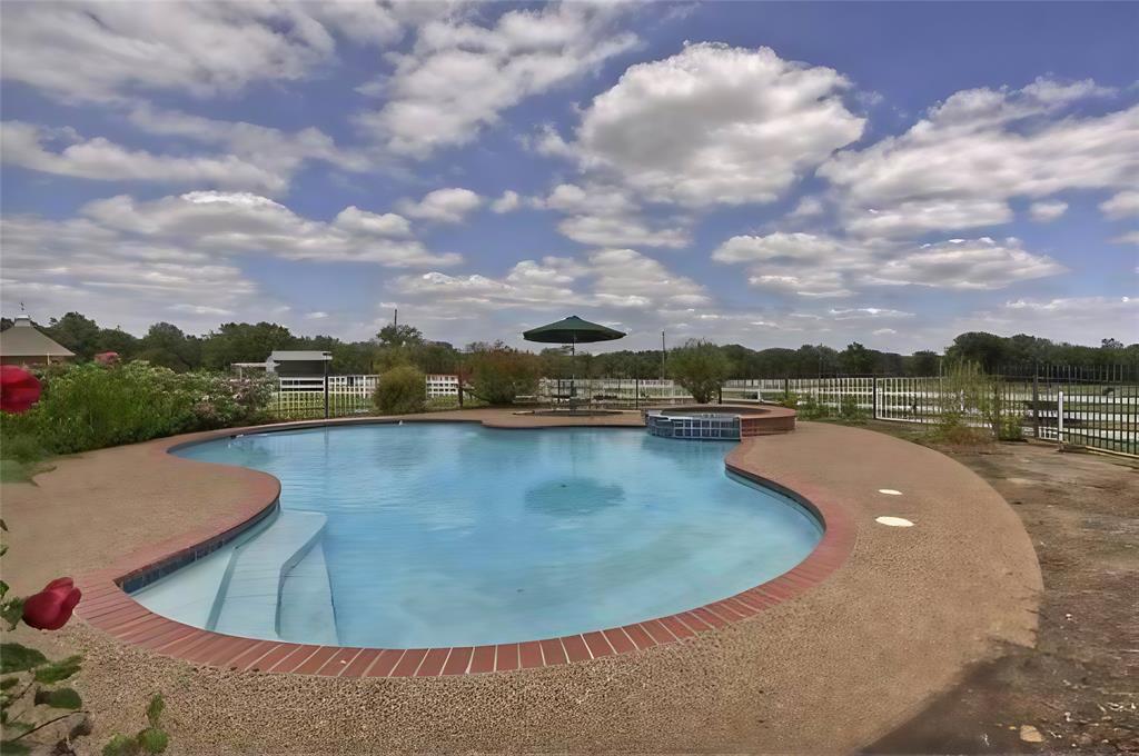 Dove Creek Estate - Residential