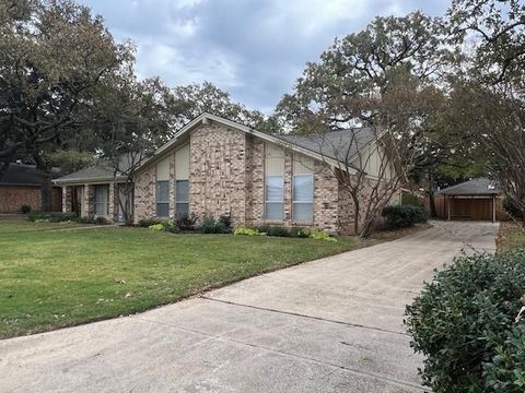 601 W Louella Drive Hurst TX 76054