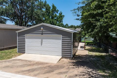 A home in Mabank