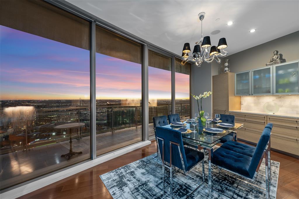 2900 Mckinnon Street 2601