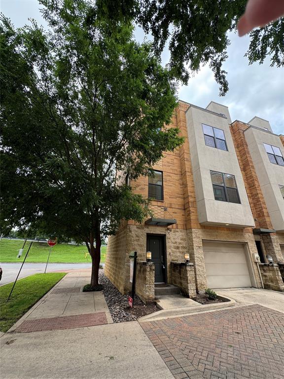 736 Skyline Bluff Court