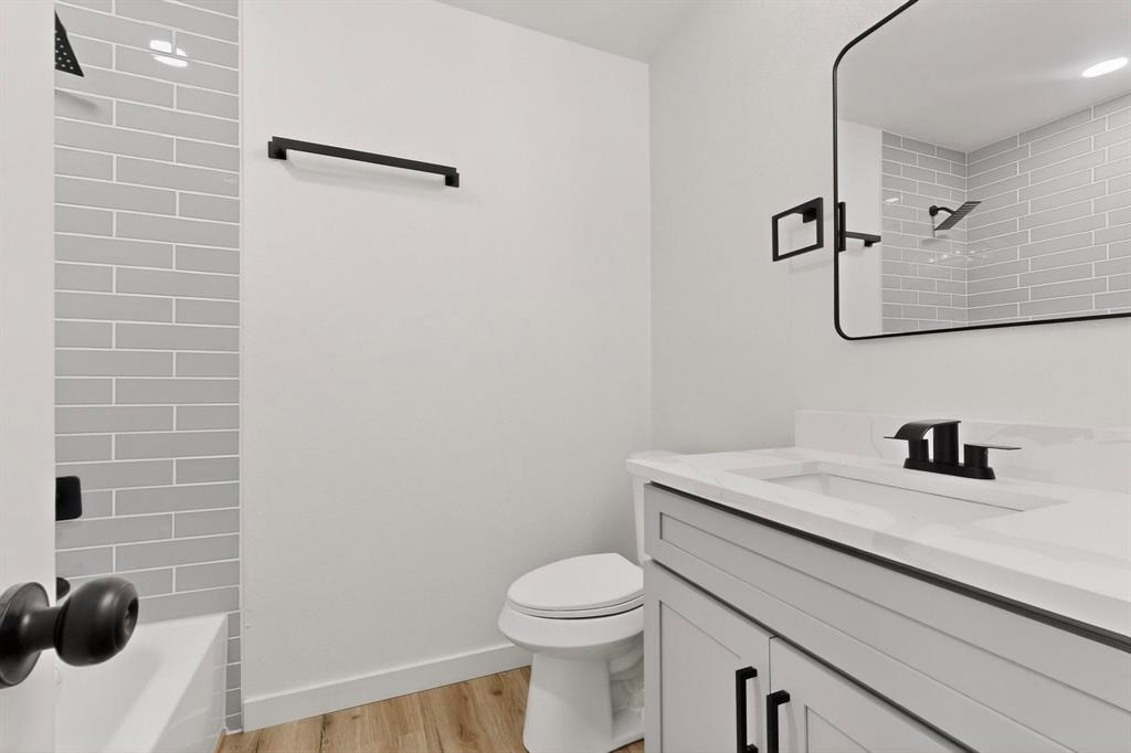 Colonial Estate #4 - Residential