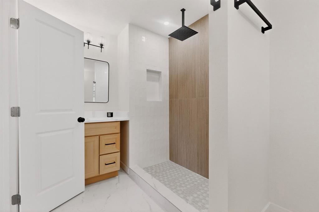 Colonial Estate #4 - Residential