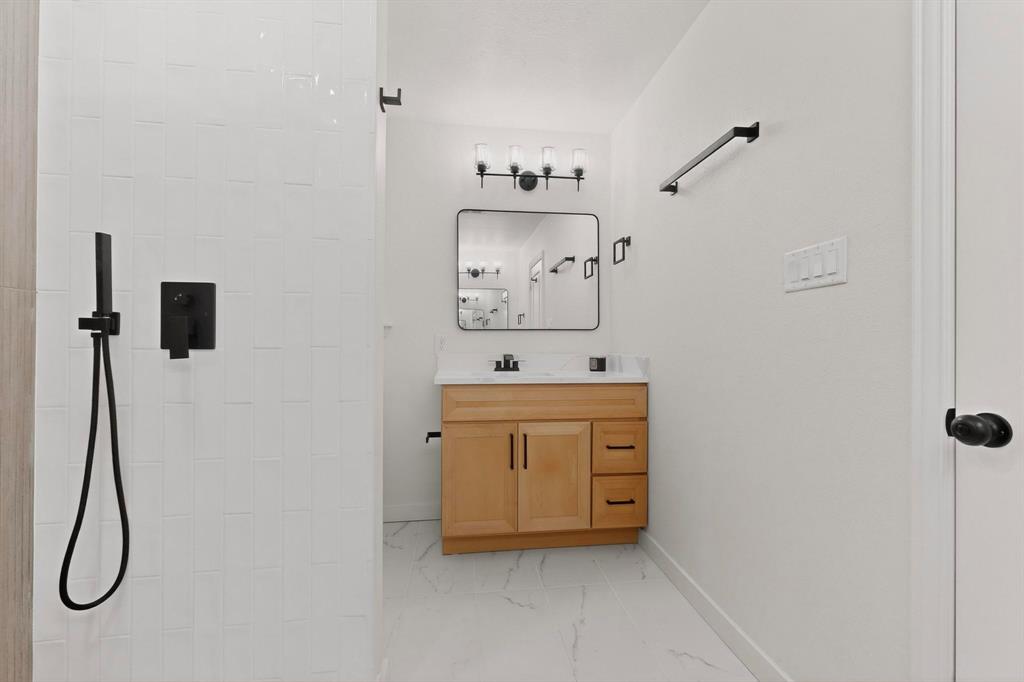 Colonial Estate #4 - Residential