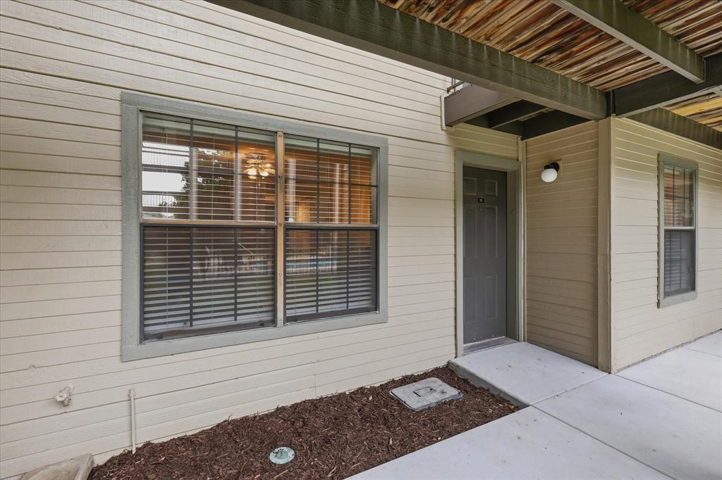 218 N Texas Boulevard 115