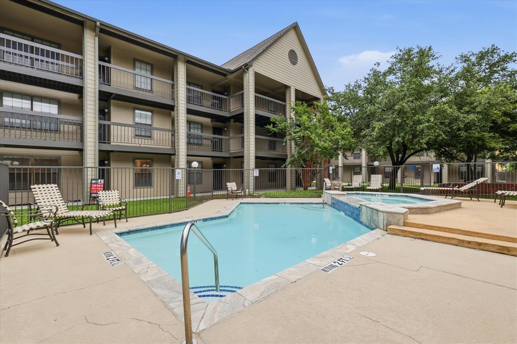 218 N Texas Boulevard 115