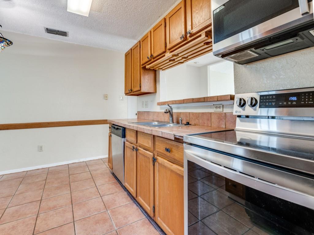 Euless, Texas 76039, United States, 2 Bedrooms Bedrooms, ,1 BathroomBathrooms,Residential,Active,208642