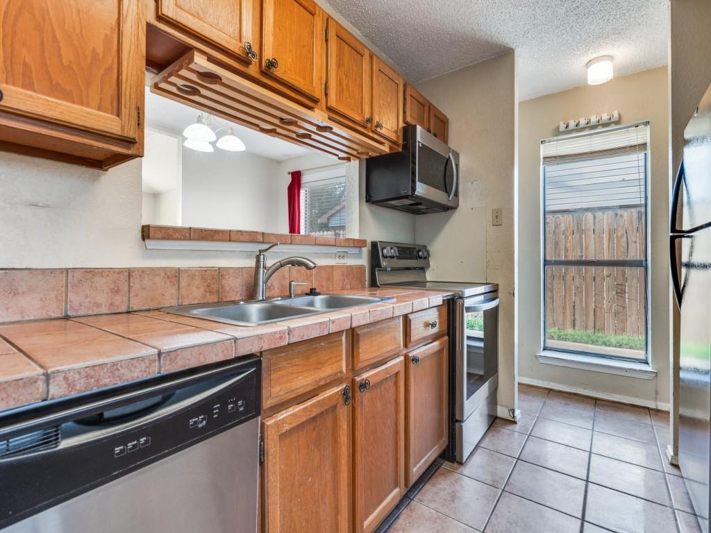 Euless, Texas 76039, United States, 2 Bedrooms Bedrooms, ,1 BathroomBathrooms,Residential,Active,208642