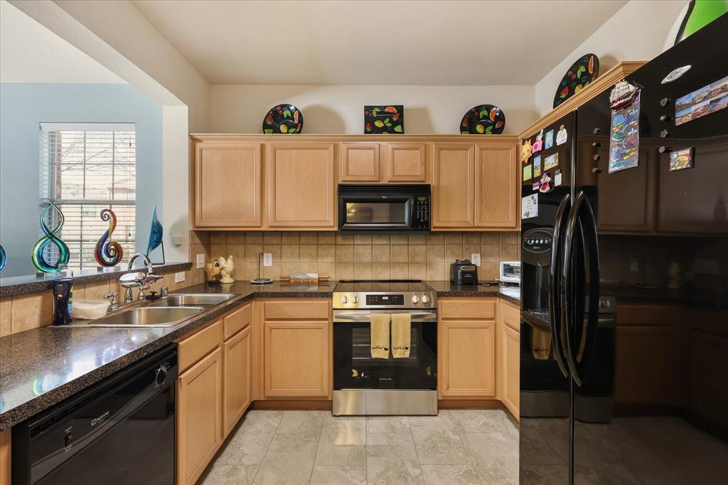 Pasquinellis Village On The Green - Residential