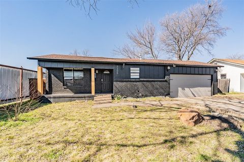 Photo of 3305 Swan Street, Haltom City, TX 76117 (MLS # 21113460)