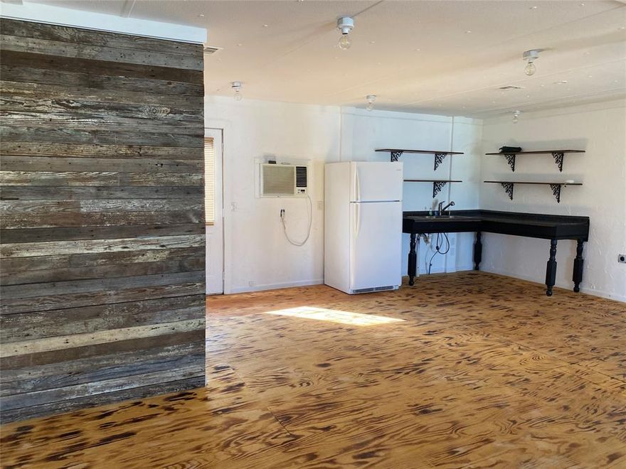 Open office area, Retail, Small Sandwich shop, small breakfast shop, recently remodeled, kitchen, restroom & front porch area, approximately 567 Sq. ft., located at TEXAS 22 and 56 SOUTH