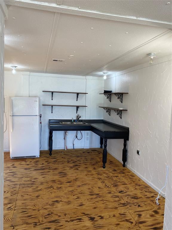 Laguna Park - Commercial Lease