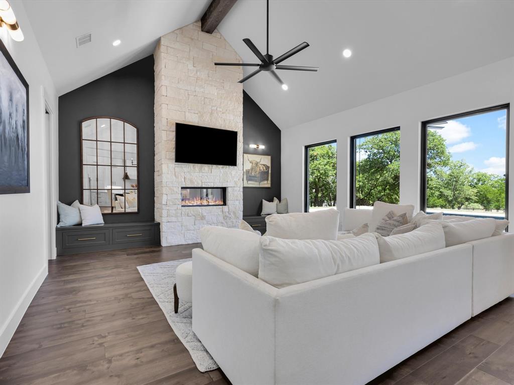 1209 Eagles Bluff Drive