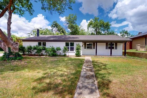 1425 Oakhill Drive Plano TX 75075