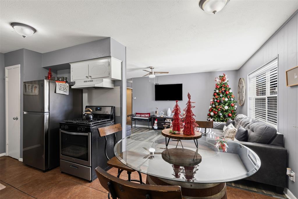 Lancaster, Texas 75134, United States, 3 Bedrooms Bedrooms, ,2 BathroomsBathrooms,Residential,Pending,26232