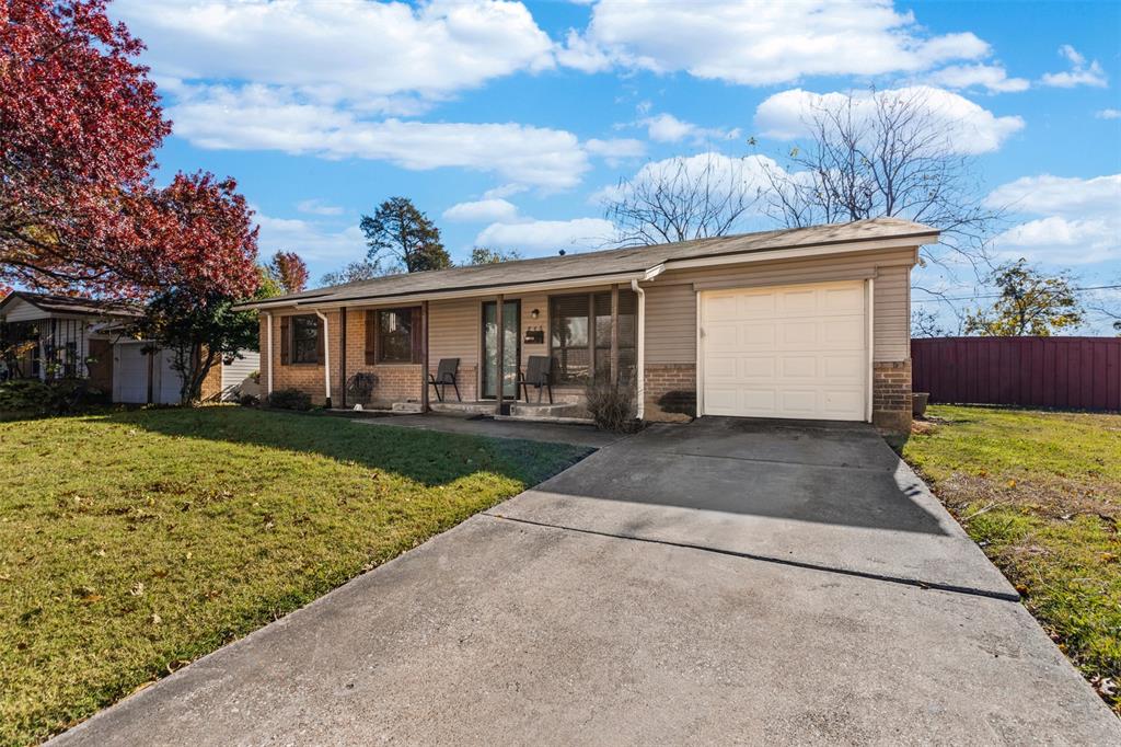 Lancaster, Texas 75134, United States, 3 Bedrooms Bedrooms, ,2 BathroomsBathrooms,Residential,Pending,26232