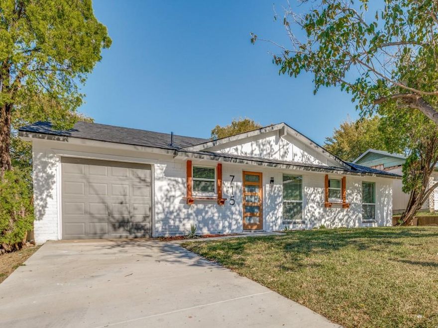 Fully Renovated 3-Bedroom, 2-Bath Home in the Heart of Dallas
Step inside this charming single-family home that has been completely updated. The bright open layout seamlessly connects the living room, dining area and kitchen, creating an inviting space for daily living and entertaining. The modern kitchen features white shaker cabinetry, sleek countertops, matte-black fixtures and new stainless-steel appliances.
The primary bedroom boasts a spacious walk-in closet and a private bathroom with a contemporary shower, while the two additional bedrooms offer generous space and share a second updated bath with porcelain tile, built-in niche and glass shower door. Wood-look flooring throughout, neutral paint and ceiling fans provide a fresh, modern feel.
Outside, you’ll enjoy a large fenced backyard with mature trees—ideal for barbecues, pets or play—and driveway parking at the front for multiple vehicles. Located in a quiet neighborhood with easy access to parks, schools, shopping and major highways leading to downtown Dallas, this home is move-in ready.
Don’t miss the opportunity to live in a fully renovated home with a great location!