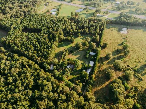 Photo of 1609 County Road 2626, Wells, TX 75976 (MLS # 21229434)