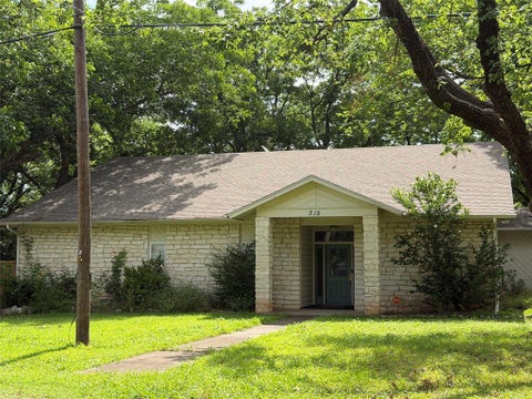 Photo of 315 S Broadway Street, Bells, TX 75414 (MLS # 21314981)