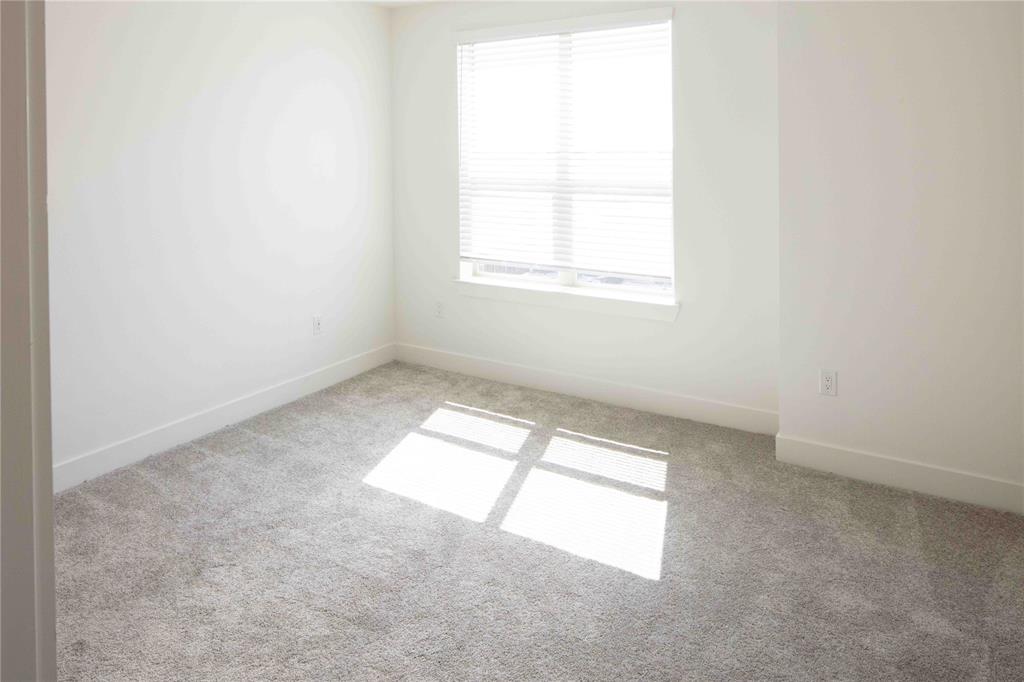 O T ROANOKE - Residential Lease