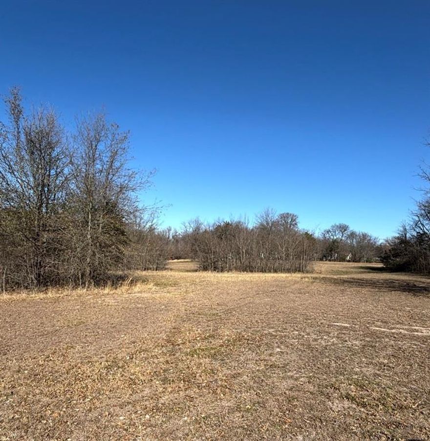 1.5 acres perfect for BARNDOMINIUM or SITE BUILT HOME on this beautiful rural tract of land outside of city limits and only MINUTES from Lake Tawakoni and Tawakoni State Park! Schedule your showing today before this one gets away!