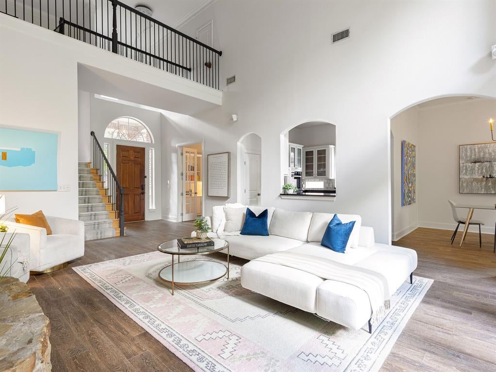 5832 Forest Bend Place