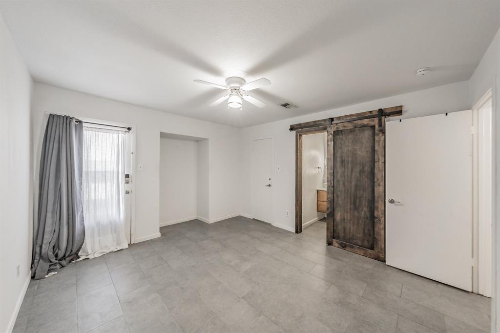 Chart House Condo The - Residential