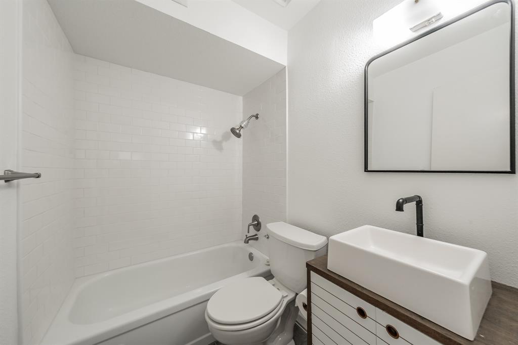 Chart House Condo The - Residential