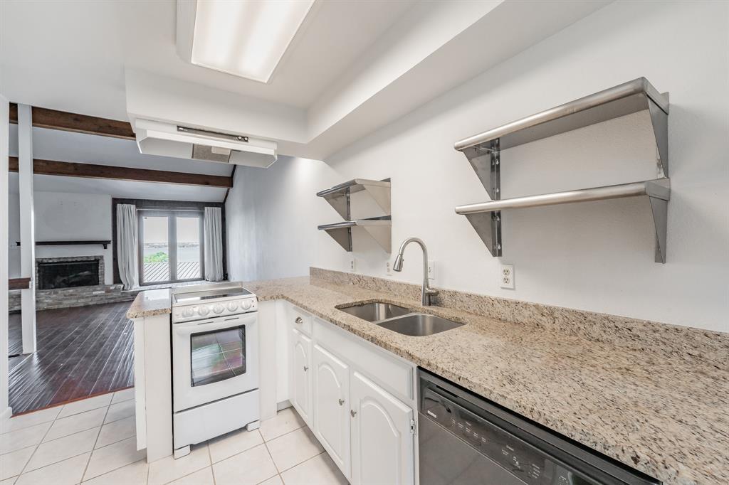 Chart House Condo The - Residential