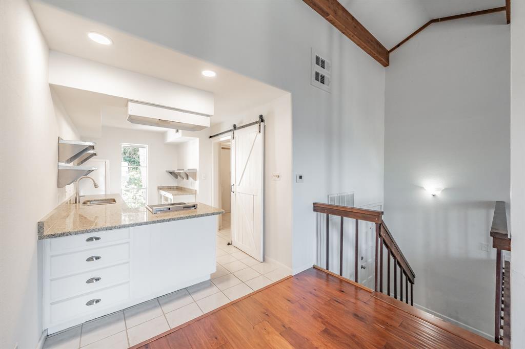 Chart House Condo The - Residential