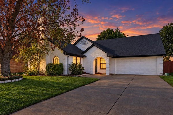 8405 LIBERTY LN, ROWLETT, TX 75089 - Image 9bedeea4f89fb3f32c6d6fb2b34609ee/1490582865