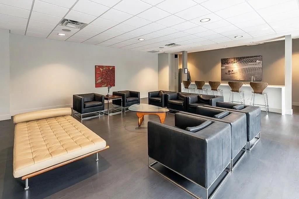 Metropolitan 1200 Main St Condo - Residential