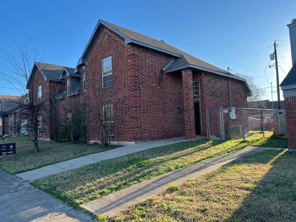 Photo of 922 Binbrook Drive, Mesquite, TX 75149 (MLS # 21156440)