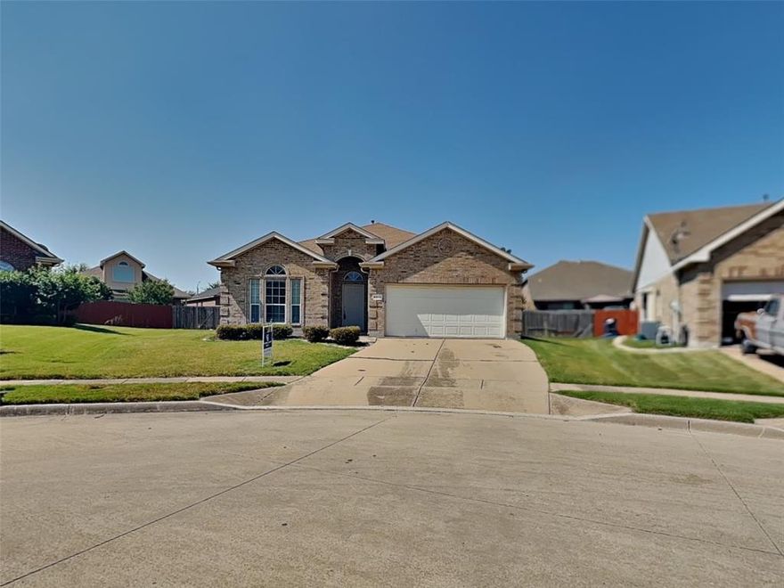 FRESH PAINT! NEW FLOORING! MOVE IN READY! Stellar 3-bedroom, 2 bathrooms in Summer Creek Ranch on a cul-de-sac! Formal dining upfront that functions perfectly as a home office! Light and Bright feel with a plethora of windows throughout. Split bedroom floorplan for added privacy! Gourmet kitchen with sleek black appliances, gas cooktop, walk in pantry, island, breakfast bar, an abundance of cabinet and counterspace, stunning skylight and breakfast nook. Large family room with a cozy corner gas fireplace. Open Concept! Oversized primary suite, en-suite includes dual sinks, a garden tub, separate shower, linen closet and walk in closet! HUGE lot with an oversized backyard and covered patio. Close to the HWY for an easy commute to Downtown Fort Worth, shopping, dining and entertainment. Check it out!