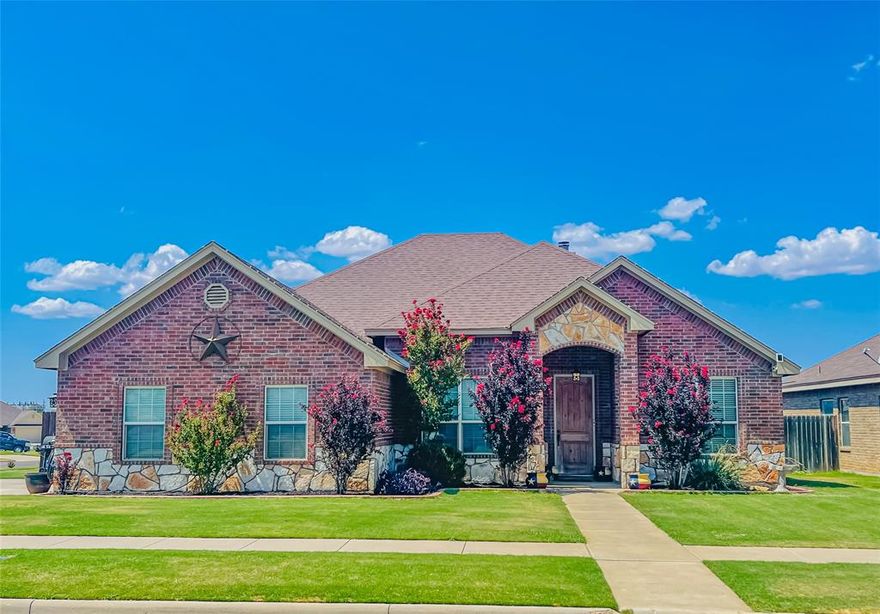 Move in READY home in the much desired Wylie School District. This wonderful home greets you with 12 foot ceilings, granite counter tops, wonderful open floor concept plan with a separate full sized dining area, a full size utility room and a fireplace. Split bedroom concept provides privacy for owners retreat, primary suite features a separate tub, walk-in shower, granite counter tops, dual sinks, walk-in-closets, privacy fence in the back yard, landscaped yard with a sprinkler system, covered patio, plenty of outdoor space for family to enjoy.