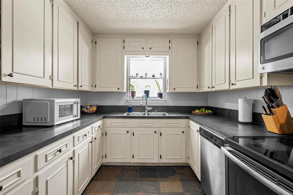 1047 Fort Hill Road