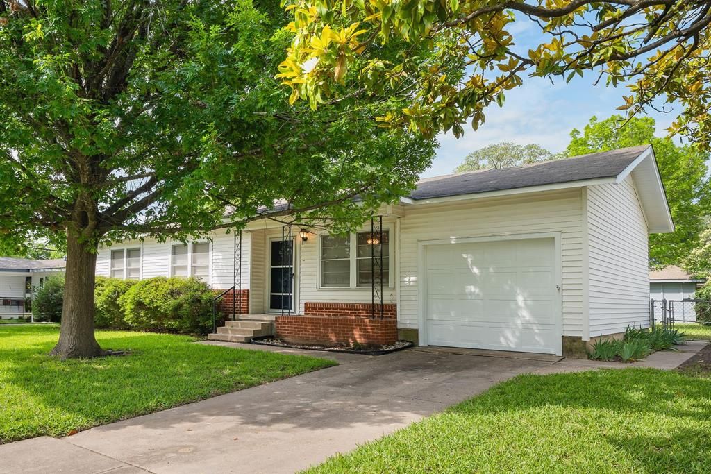 Photo of 1106 N 66th Street, Waco, TX 76710 (MLS # 21264648)