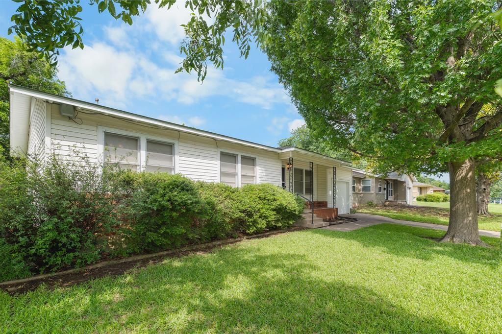 Photo of 1106 N 66th Street, Waco, TX 76710 (MLS # 21264648)