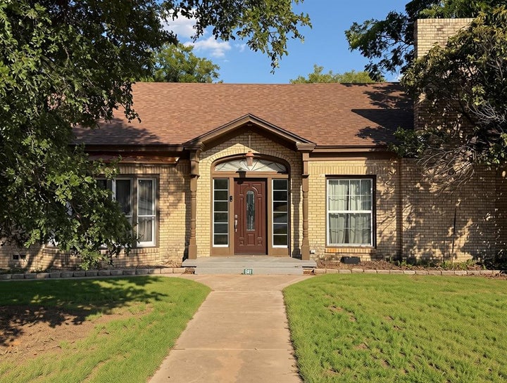 Photo 1 of 40 — 941 S Texas Street, De Leon, TX 76444