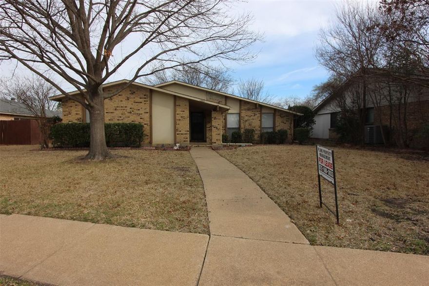Great 1 story home with open floor plan.  Located in a cul-de-sac.  Great layout with 2 living areas, vaulted ceilings, huge kitchen area, smart energy efficient HVAC system.  Large landscaped front yard with matured trees and covered patio in the backyard.  Close to parks and in Allen ISD