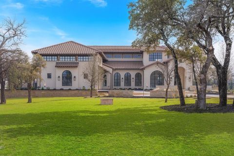 Photo of 10717 Arrowhead Point Drive, Fort Worth, TX 76179 (MLS # 21255642)