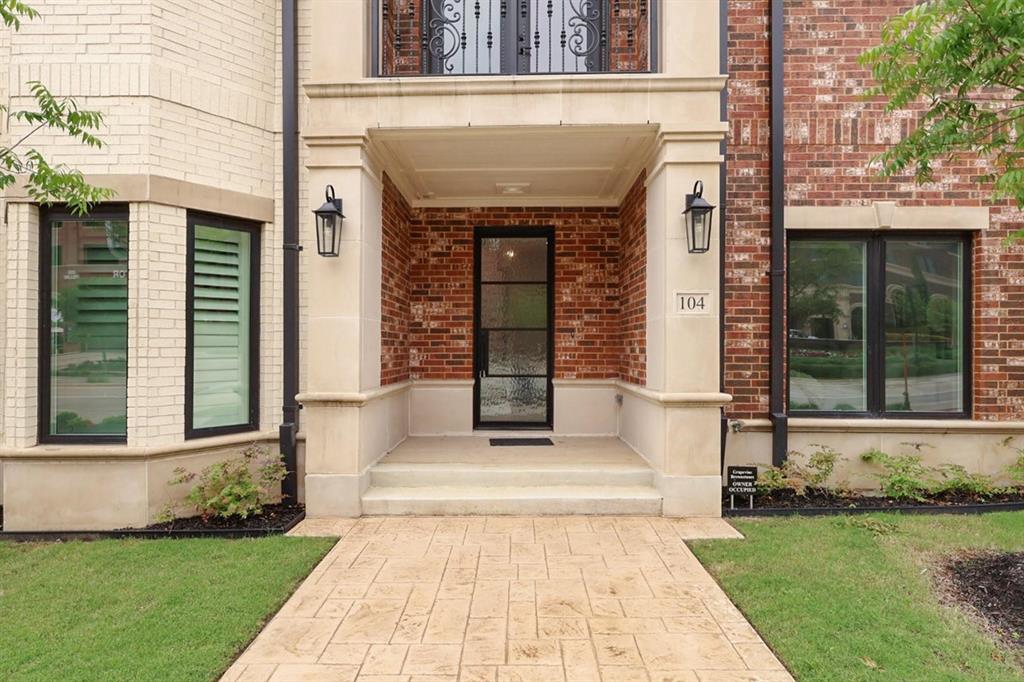 218 E Dallas Road 104