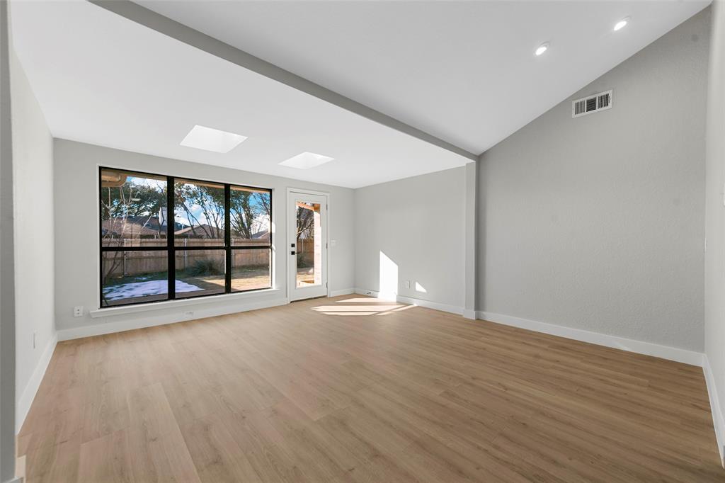 Carrollton, Texas 75007, United States, 3 Bedrooms Bedrooms, ,2 BathroomsBathrooms,Residential,Pending,18623